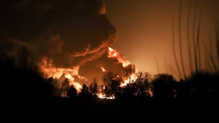Μεγάλη πυρκαγιά σε χώρο αποθήκευσης καυσίμων στο Μπριάνσκ – Κοντά στα σύνορα Ρωσίας-Ουκρανίας