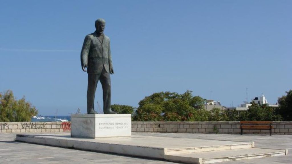 Θεσσαλονίκη: Άγνωστοι βανδάλισαν το μνημείο του Ελευθέριου Βενιζέλου (φώτο-βίντεο)