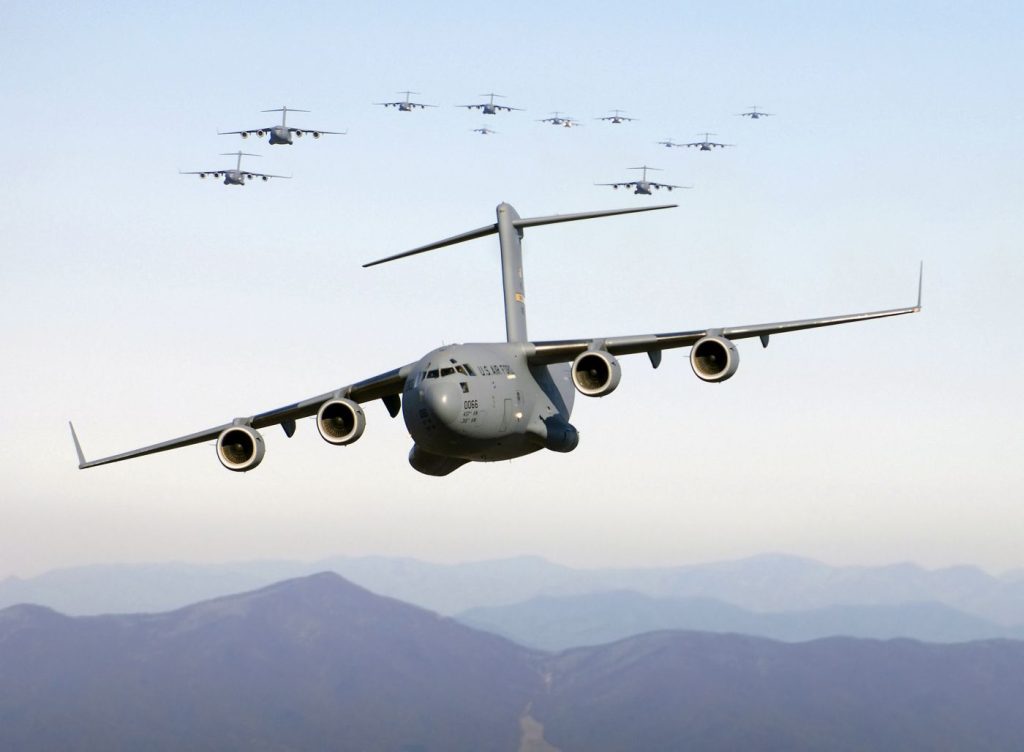 Αμερικανικά C-17 Globemaster και Boeing 747 μετέφεραν όπλα στην Ουκρανία