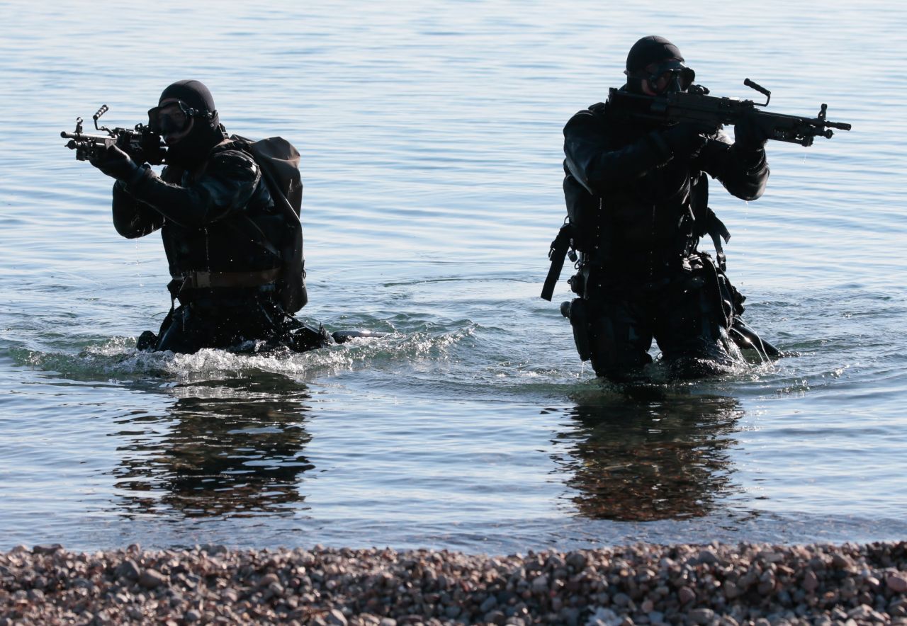 SAS-SAT «επιτέθηκαν» σε «ελληνικό νησί» – Κατέστρεψαν «στόχους» και κατέλαβαν… εληνικό έδαφος – Pronews.gr