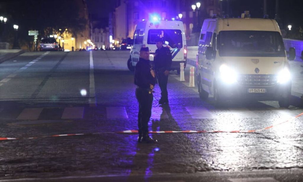 Παρίσι: Αστυνομικοί άνοιξαν πυρ εναντίον αυτοκινήτου που κινήθηκε εναντίον τους – Δύο νεκροί