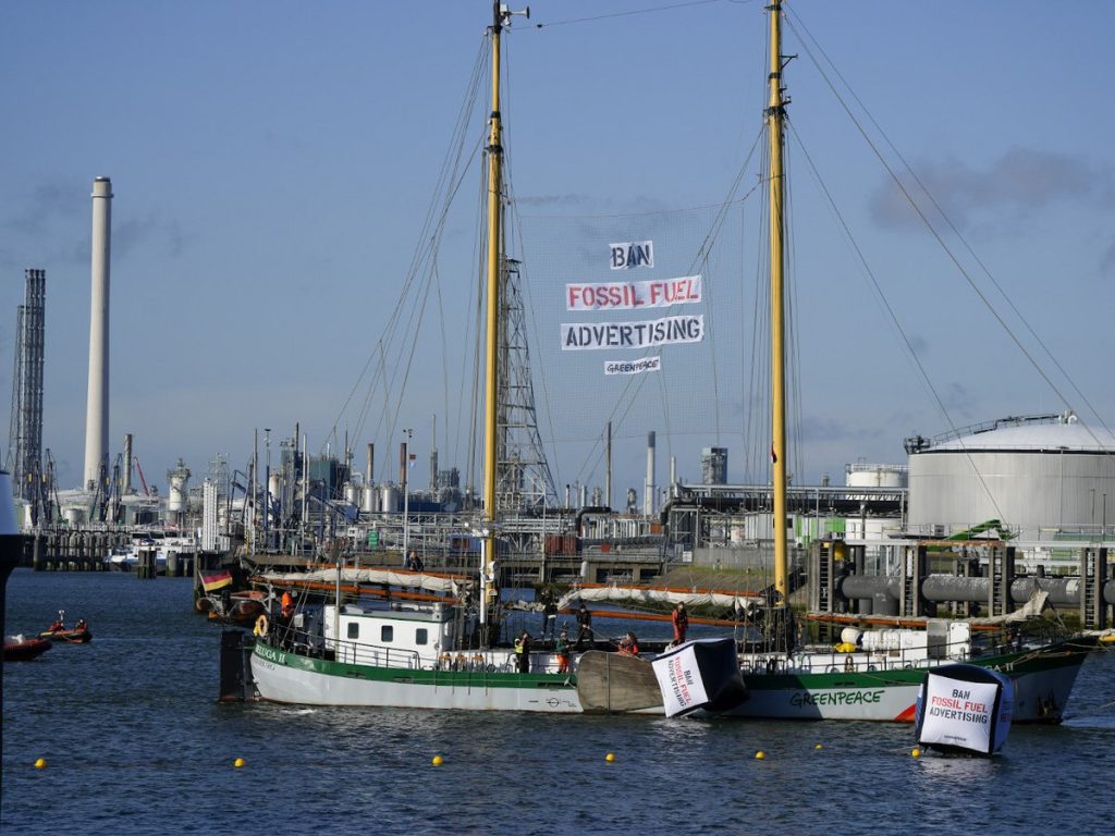 Νορβηγία: Ακτιβιστές της Greenpeace προσπάθησαν να εμποδίσουν ρωσικό πετρελαιοφόρο στο λιμάνι του Όσλο