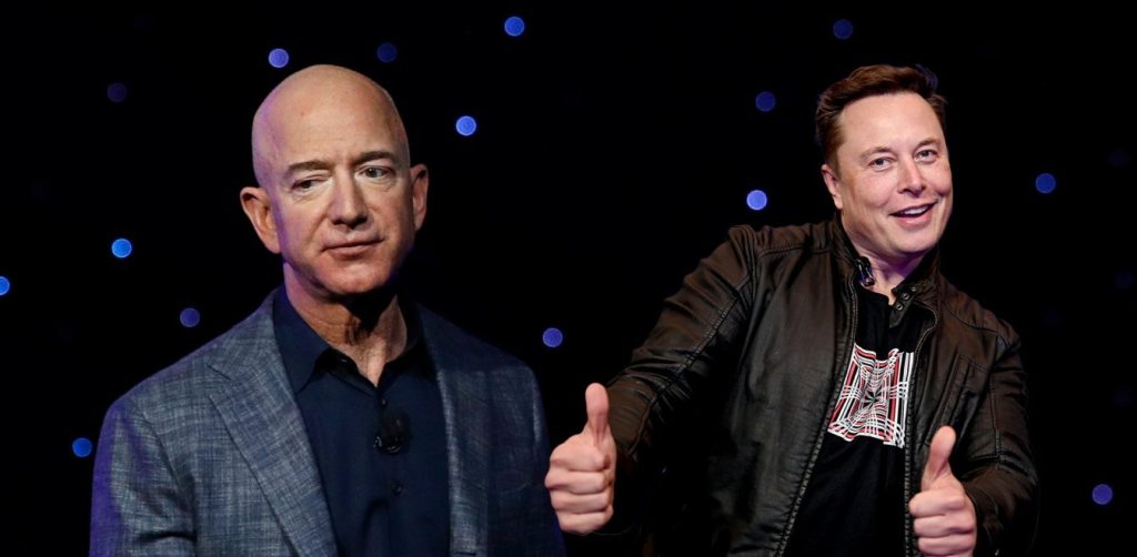 Oι «μπηχτές» του Τζεφ Μπέζος για τον Μασκ: «Το Twitter θα είναι υπό την κινεζική επιρροή;»