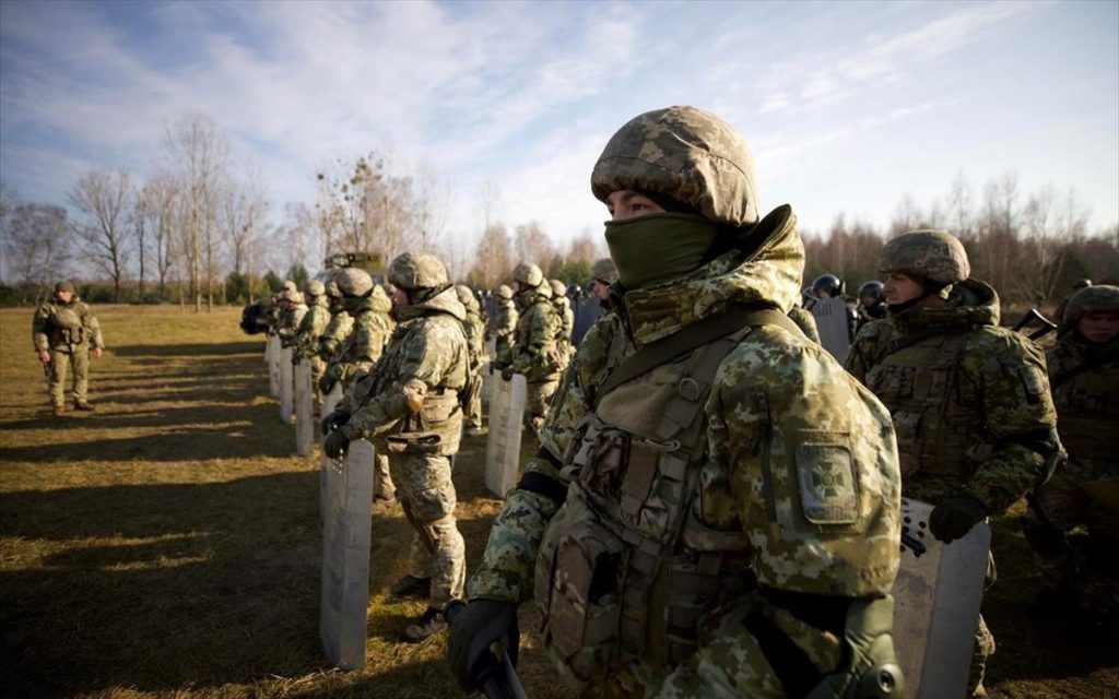 Γερμανίδα ΥΠΑΜ: «Θα εκπαιδεύσουμε τον ουκρανικό Στρατό σε συστήματα πυροβολικού»