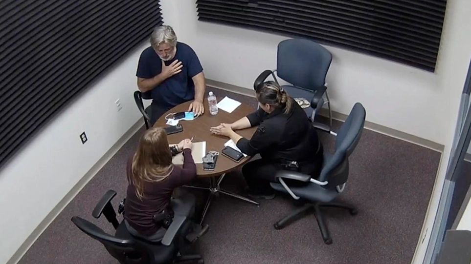 Η στιγμή που ο Άλεκ Μπάλντουιν μαθαίνει ότι η Χάτσινς είναι νεκρή (βίντεο)