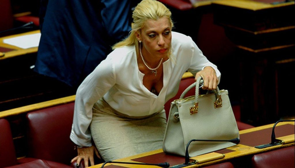 Άννα Καραμανλή για το παλάτι που χτίζει ο CEO της ΔΕΗ: «Χαλάλι του» – Την ίδια στιγμή οι Έλληνες πληρώνουν το ακριβότερο ρεύμα