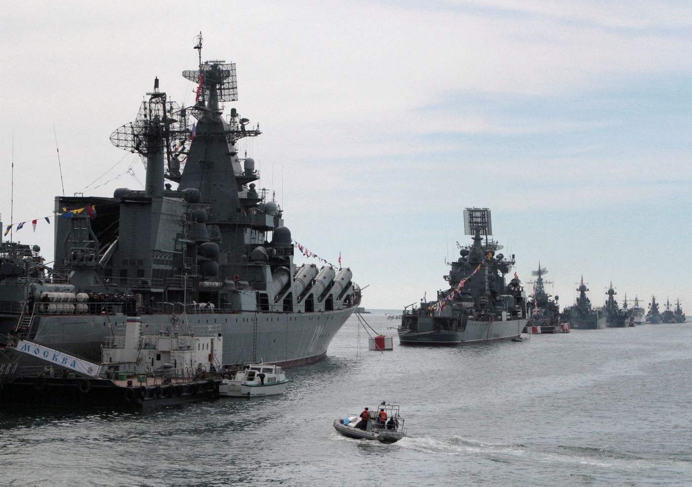 Βρετανία: «Ο ρωσικός Στόλος της Μαύρης Θάλασσας διατηρεί την δυνατότητα να πλήξει στόχους στην Ουκρανία»