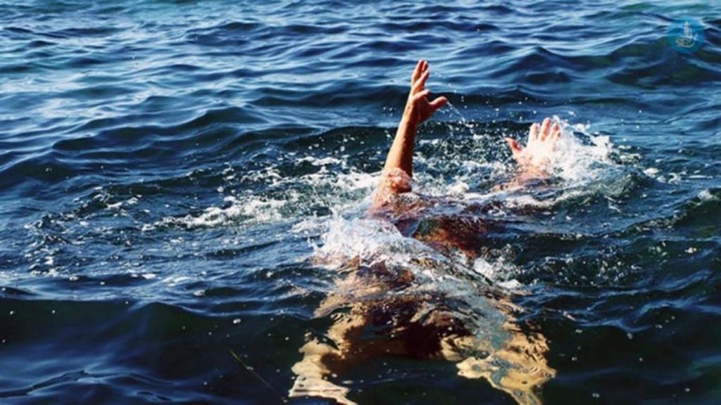 Ηράκλειο Κρήτης: Τουρίστας ανασύρθηκε χωρίς τις αισθήσεις του σε παραλία της Χερσονήσου