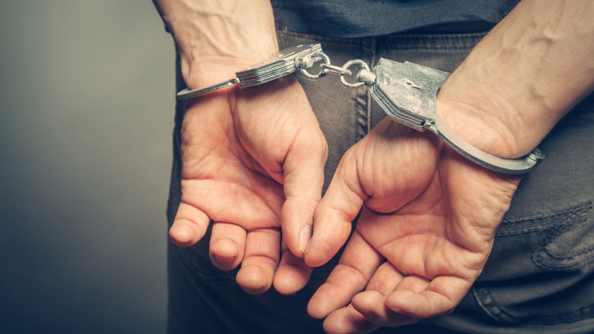 Πάτρα: Συνελήφθη νεαρός που έκλεβε την οικογένειά του γιατί τον εκβίαζαν