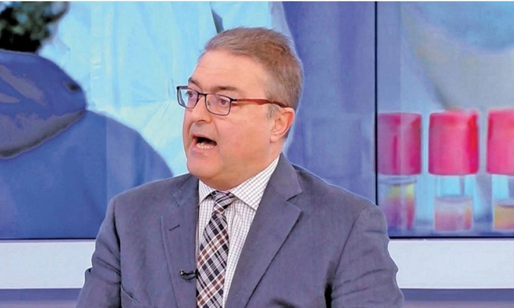 Θ.Βασιλακόπουλος: «Υπάρχει μια σοβαρή αποκλιμάκωση – Πρέπει να πάμε σε μία φάση συμβίωσης με τον ιό»