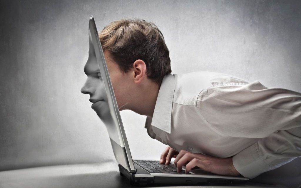 Σε αυτή τη χώρα οι άνθρωποι ξοδεύουν τον περισσότερο χρόνο στο διαδίκτυο – Οι πιο «ενεργές» χώρες