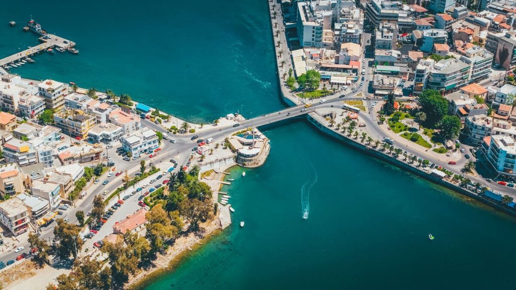 Χαλκίδα: Η πόλη μια «ανάσα» από την Αττική που είναι ιδανική για κοντινές εξορμήσεις (φώτο)
