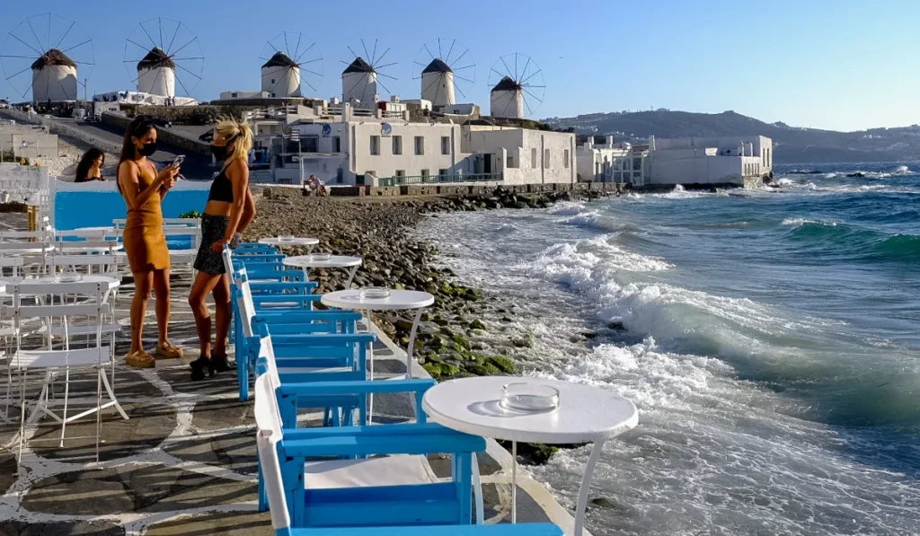 Πρόεδρος επιχειρηματιών Μυκόνου: «Να βρεθεί λύση για τους εργαζόμενους» – Τι καταγγέλλουν οι εργαζόμενοι