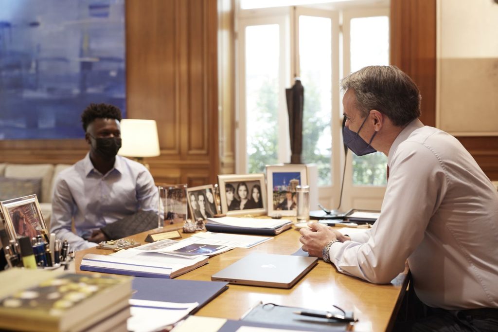 Παραμένει στην Ελλάδα ο Σαϊντού Καμαρά – Ο αλλοδαπός μαθητής που είχε συναντηθεί με τον Κ.Μητσοτάκη