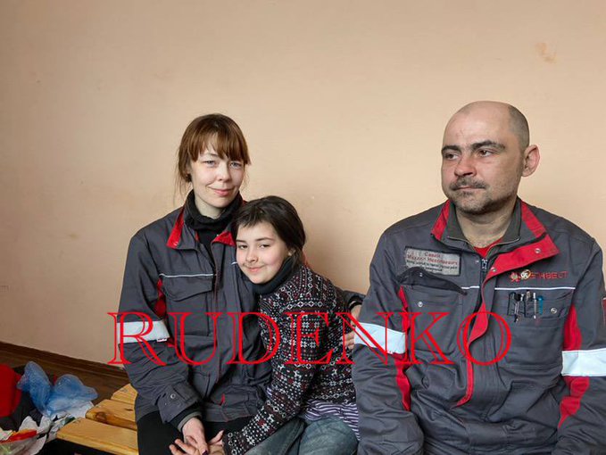 Οικογένεια αμάχων διέφυγε από το Azovstal και κατέφυγε στις ρωσικές δυνάμεις
