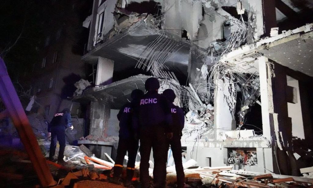 Ουκρανία: Δέκα τραυματίες από βομβαρδισμούς στο Κίεβο κατά την επίσκεψη του Α.Γκουτέρες