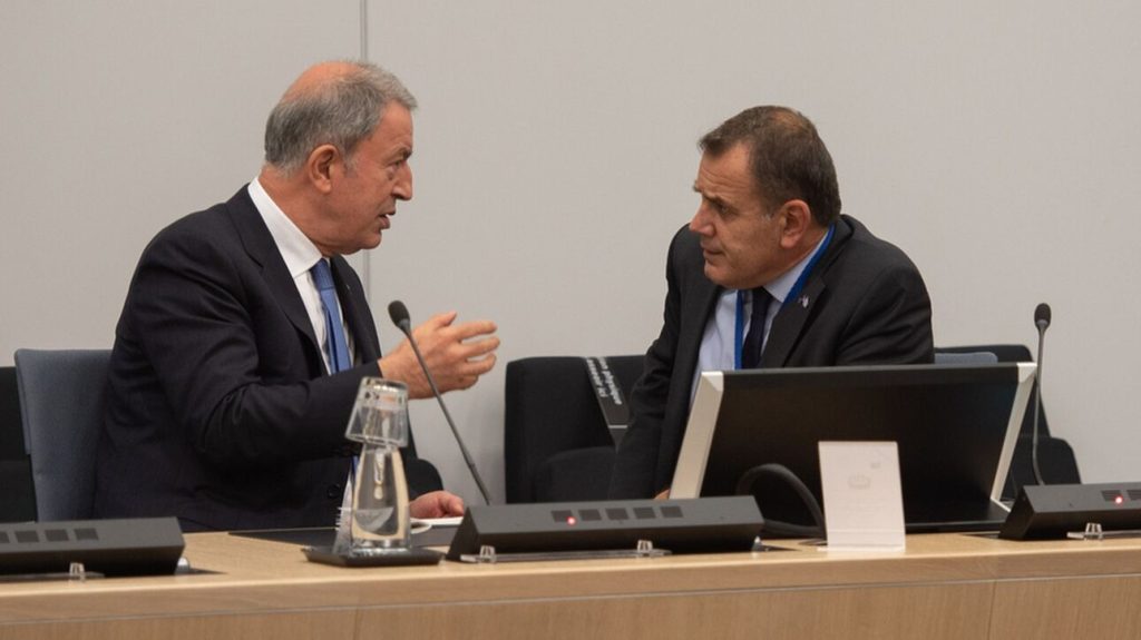 Το sms του Ν.Παναγιωτόπουλου στον Χ.Ακάρ για τις 41 υπερπτήσεις στο Αιγαίο και η απάντησή του