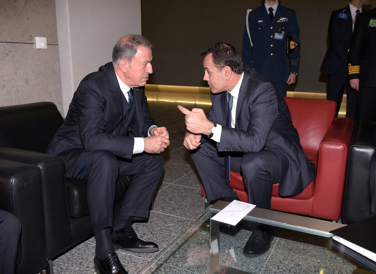 Ο Ν.Παναγιωτόπουλος διαμαρτυρήθηκε για το «ξέσκισμα» στο Αιγαίο και ο Χ.Ακάρ του έκανε πλάκα: «Θα το τσεκάρω»