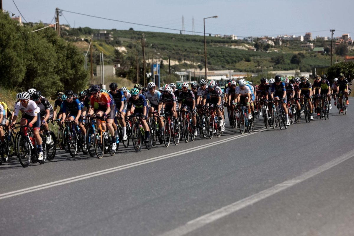 Διεθνής Ποδηλατικός Γύρος Ελλάδας: Πανικός στον τερματισμό – Ο ένας έπεφτε πάνω στον άλλον (βίντεο)