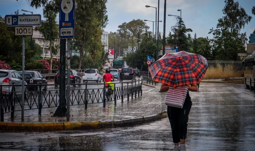 Καιρός: Αλλάζει το σκηνικό σήμερα – Βροχές και υποχώρηση του υδραργύρου