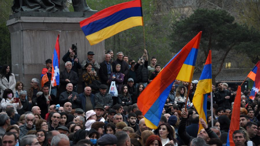 Αρμενία: Χιλιάδες διαδηλώνουν στο Γερεβάν κατά της εκχώρησης του Ναγκόρνο Καραμπάχ
