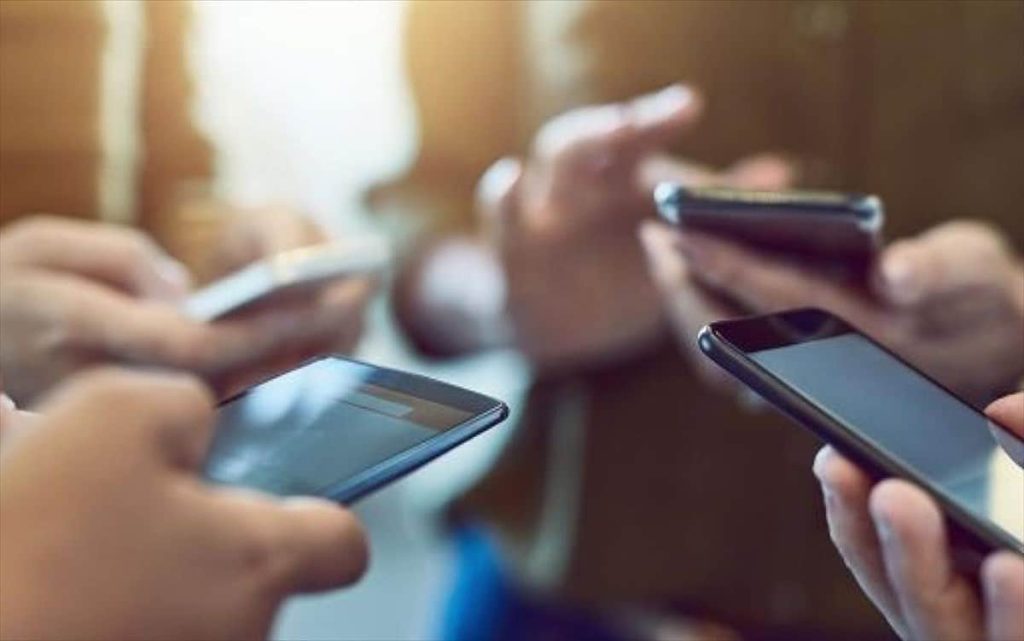 Νέα έρευνα: Η υπερβολική χρήση κινητών & η ακτινοβολία του wi-fi μπορεί να αυξάνουν τον κίνδυνο για Αλτσχάιμερ