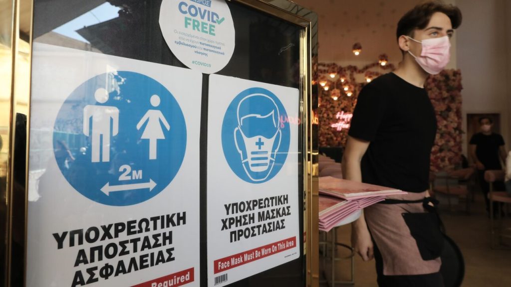 «Ειδικοί»: «Η πανδημία δεν έχει τελειώσει – Ίσως δούμε στο μέλλον μια μετάλλαξη που να μας εκπλήξει δυσάρεστα»