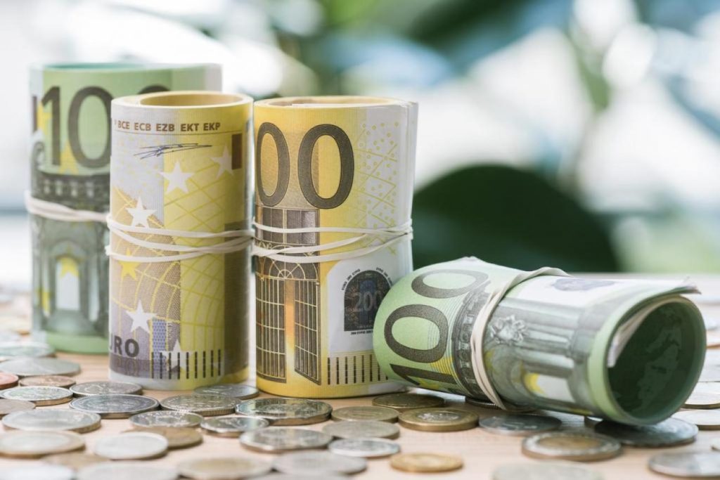 Στα 713 ευρώ από σήμερα ο κατώτατος μισθός – Τι ισχύει με τις τριετίες
