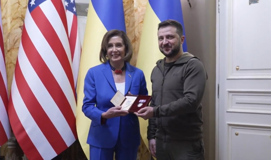Στο Κίεβο η Νάνσι Πελόζι – Συναντήθηκε με τον Βολοντίμιρ Ζελένσκι (βίντεο)