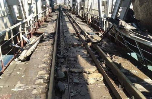 Οι Ρώσοι κτύπησαν πάλι με πύραυλο την βασική γέφυρα ανεφοδιασμού της Οδησσού