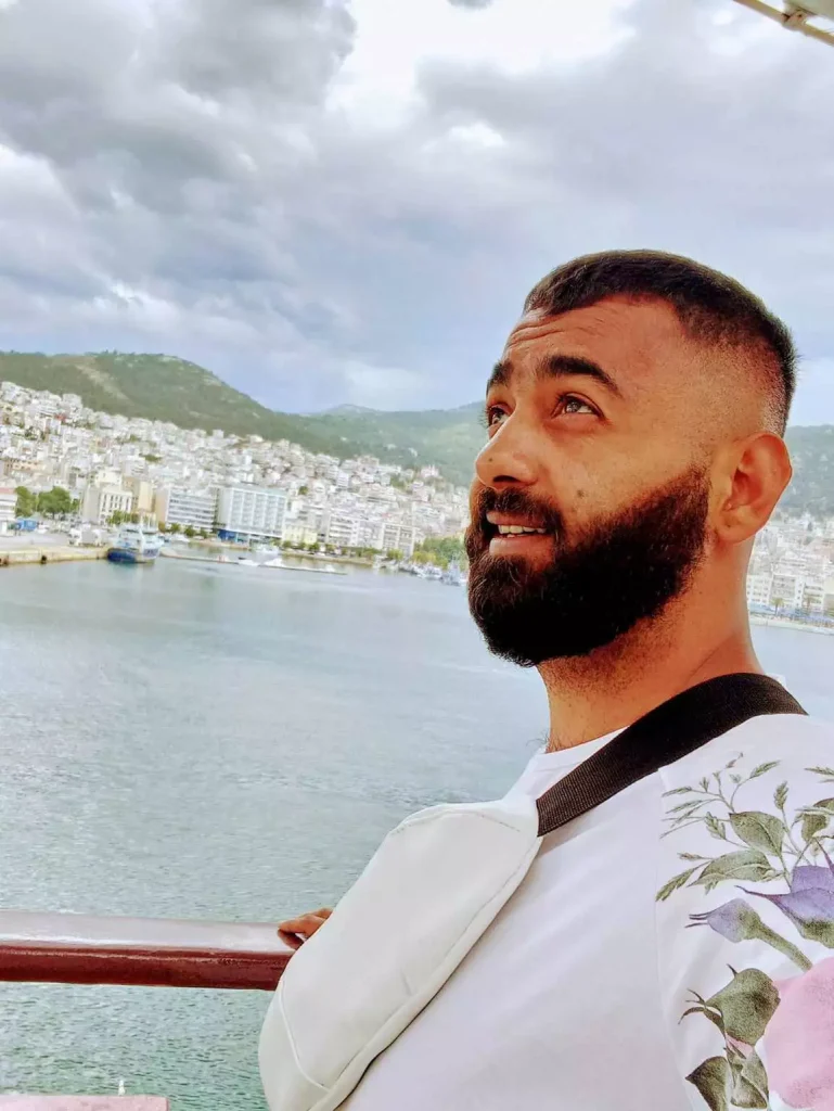 Λαμία: Αυτός είναι ο 29χρονος ποδοσφαιριστής που πέθανε από ανακοπή καρδιάς στο γήπεδο – Άφησε πίσω την έγκυο σύζυγό του