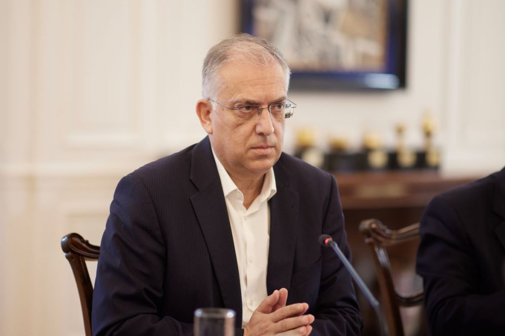 Παρέμβαση Τ.Θεοδωρικάκου για τον εντοπισμό του άνδρα που κλώτσησε το γατάκι