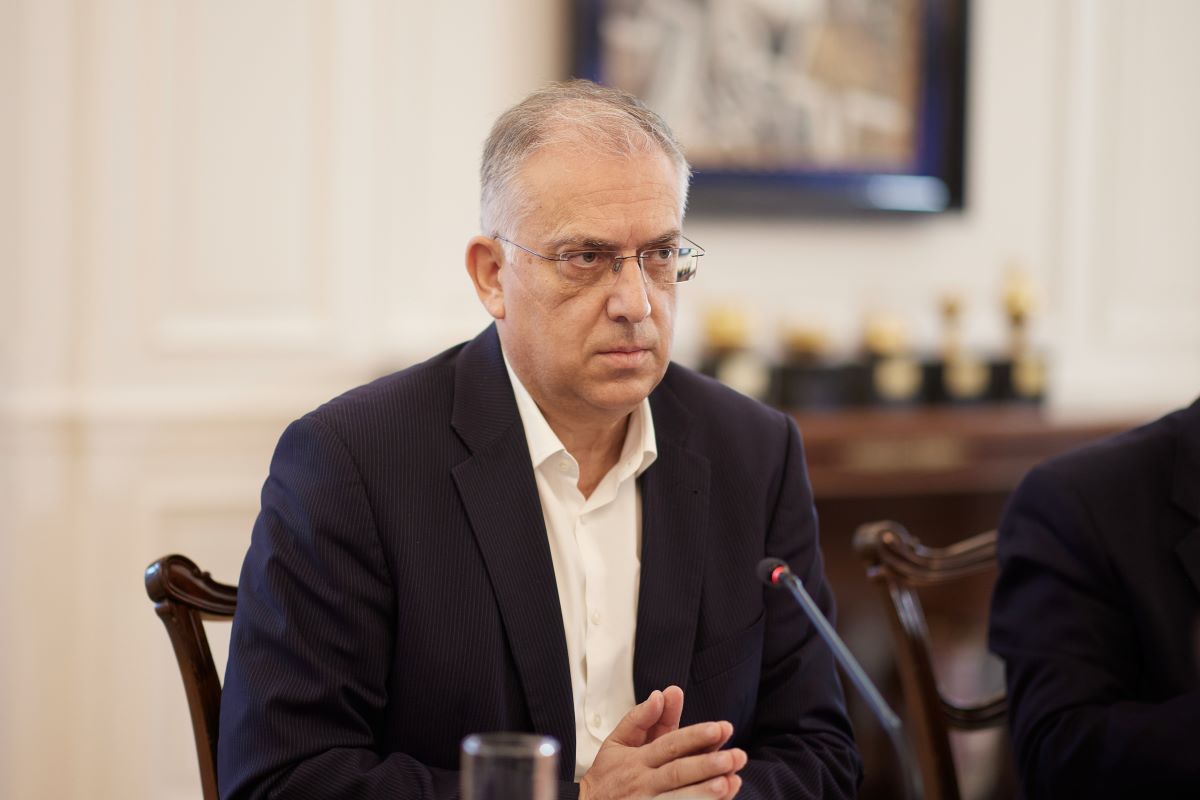 Παρέμβαση Τ.Θεοδωρικάκου για τον εντοπισμό του άνδρα που κλώτσησε το γατάκι