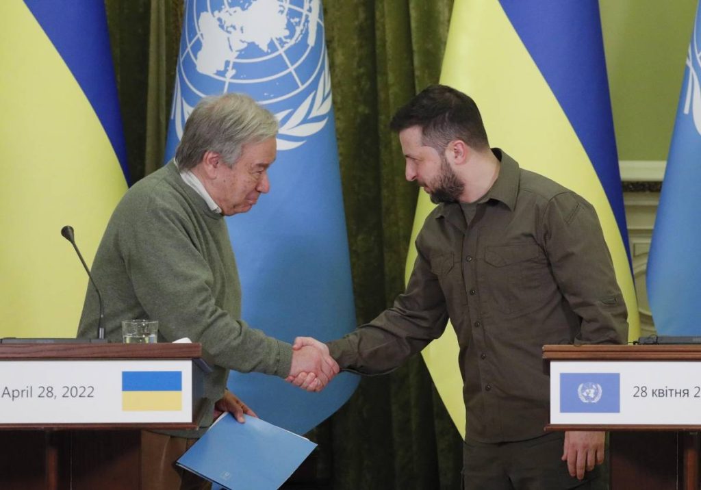 Ρωσικές πηγές: Ο λόγος που πήγε ο ΓΓ του ΟΗΕ στο Κίεβο – Να διασώσει αξιωματικούς του ΝΑΤΟ από το Azovstal