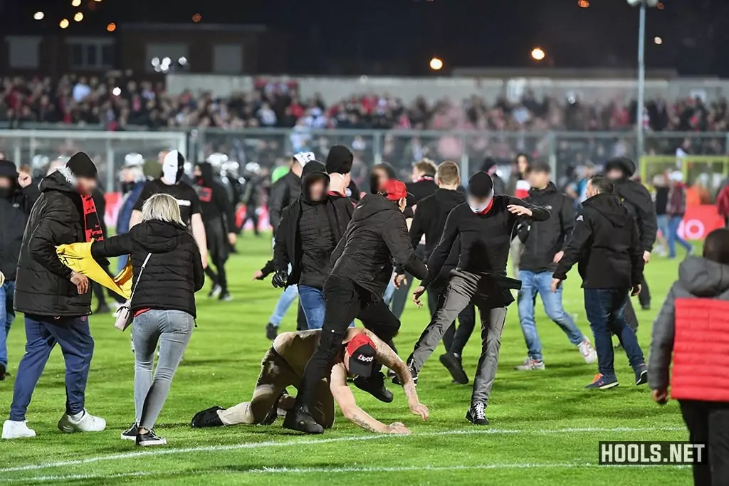 Βέλγιο: Άγρια επεισόδια και ξύλο σε ποδοσφαιρικό αγώνα (βίντεο)