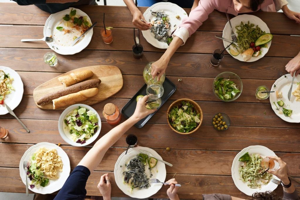 Καλύτερα να τα αποφεύγουμε: Τα πιάτα που δεν πρέπει να παραγγέλνουμε όταν τρώμε έξω