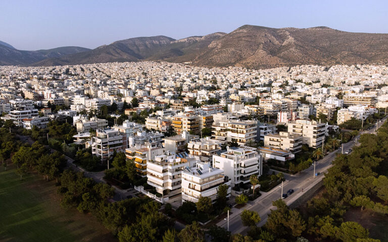 Φθηνή στέγη από τον ΟΑΕΔ: Τι προβλέπει το σχέδιο – Ποιοι είναι οι δικαιούχοι