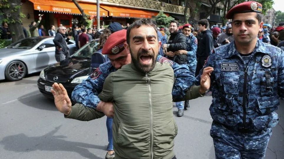 Μεγάλες διαδηλώσεις κατά του Ν.Πασινιάν στην Αρμενία – 200 συλλήψεις (βίντεο)