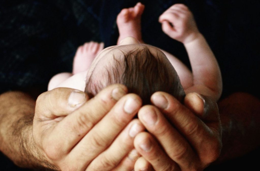 Σοκ στη Γαλλία: Τρία βρέφη εντοπίστηκαν νεκρά σε δοχεία μέσα σε ένα κελάρι!