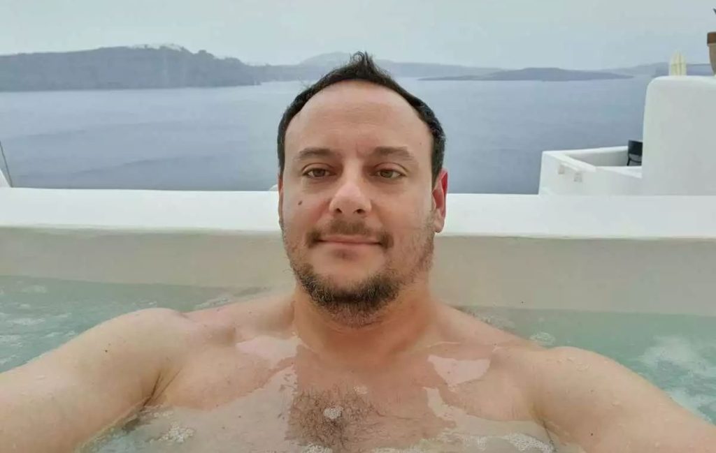 Πάνω από 15,5 εκατ. ευρώ εν μέσω κορωνοϊού πήρε ο Γ.Μαγιορκίνης που έκανε «χλιδάτες» διακοπές στην Σαντορίνη