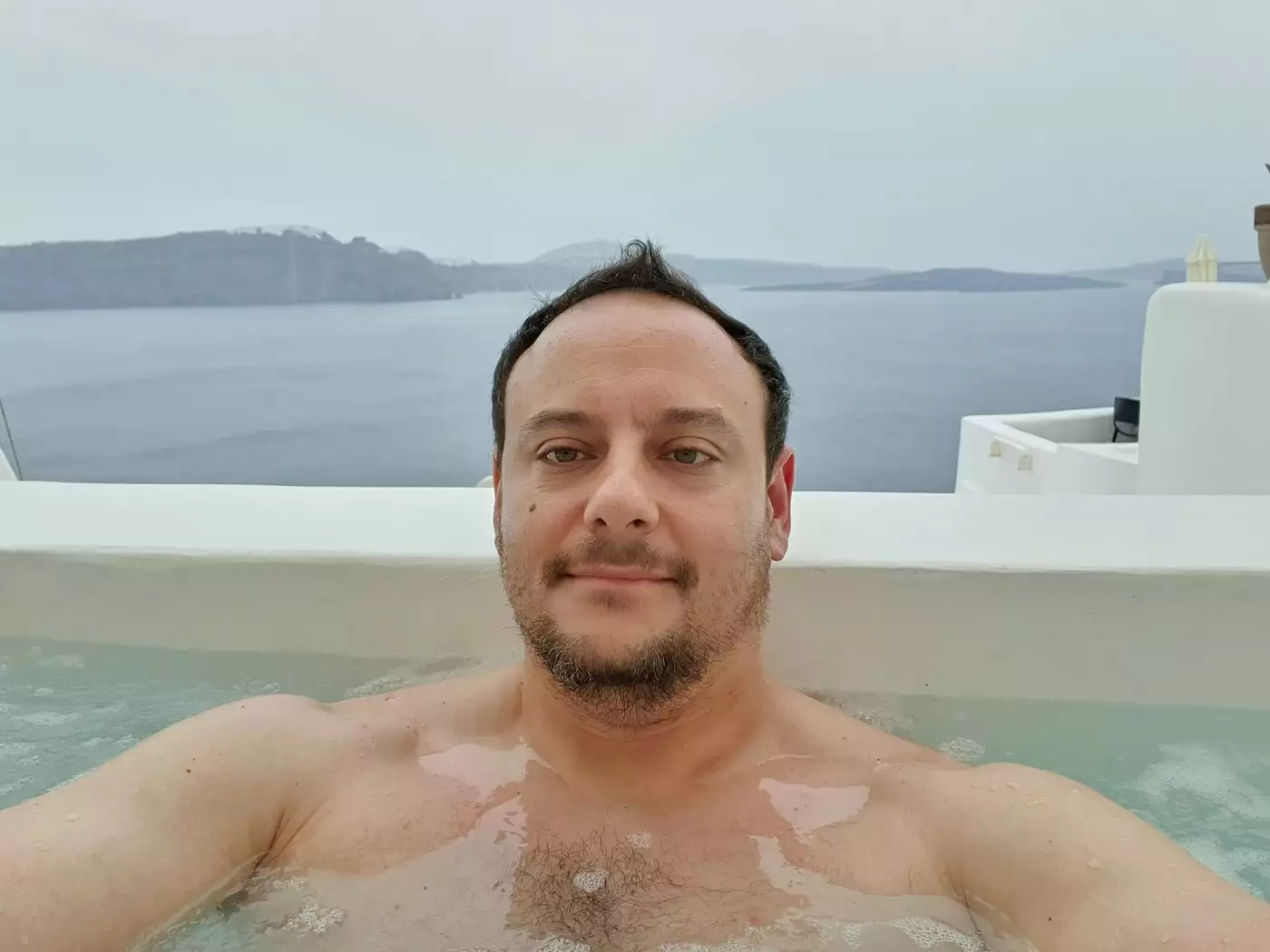 «Χλιδάτες» διακοπές στην Σαντορίνη ο Γ.Μαγιορκίνης – Οι υπόλοιποι Λούτσα και πολύ τους είναι…