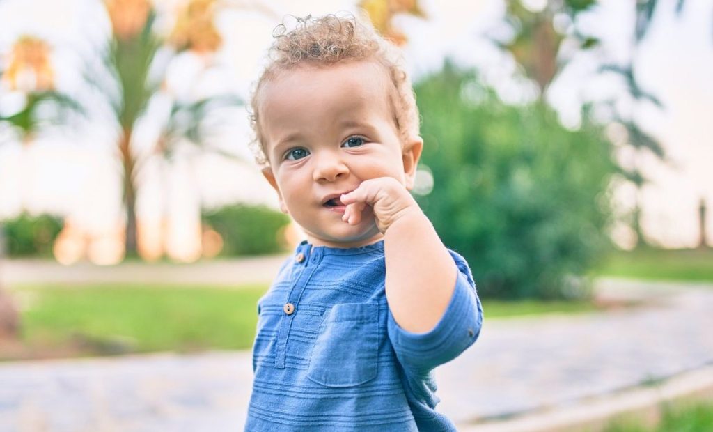 Δείτε τι πρέπει να δώσετε σε ένα παιδί που κατάπιε μπαταρία