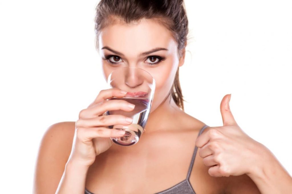 Νερό: Όσα πρέπει να ξέρετε για τον μύθο των 8 ποτηριών – Τι ισχύει