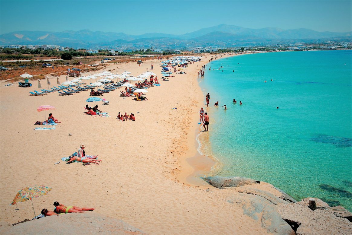 Τα πέντε ελληνικά νησιά που προτείνει για διακοπές η βρετανική εφημερίδα Metro
