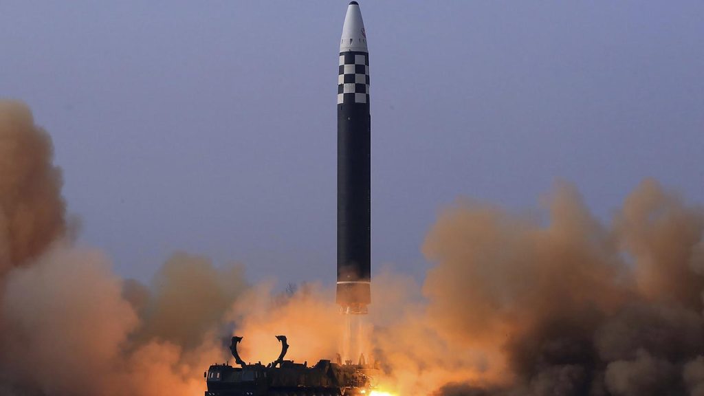 Βόρεια Κορέα: Eκτόξευσε βαλλιστικό πύραυλο «άγνωστου τύπου» προς τα ανατολικά