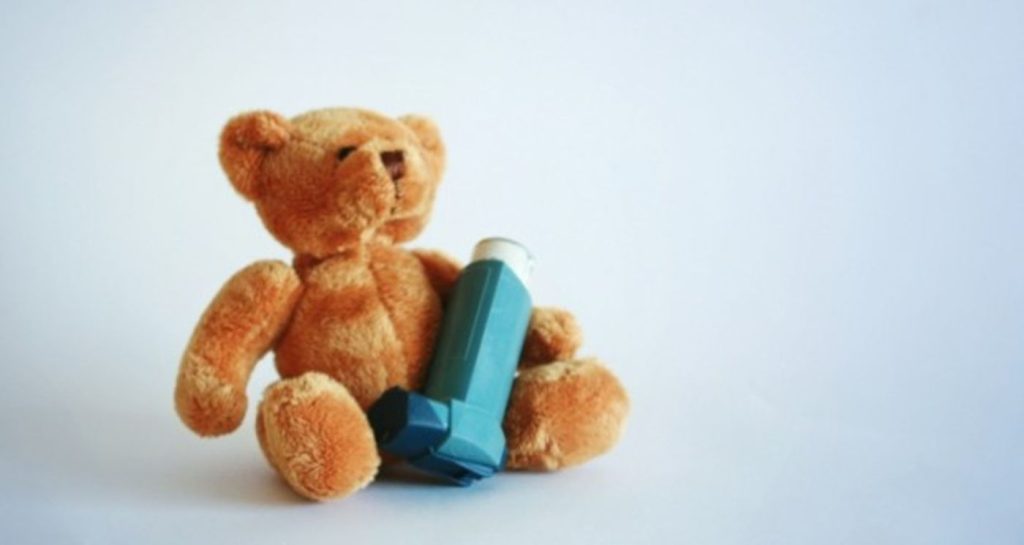 Νέα έρευνα: Ο κορωνοϊός μπορεί να επιδεινώσει το παιδικό άσθμα