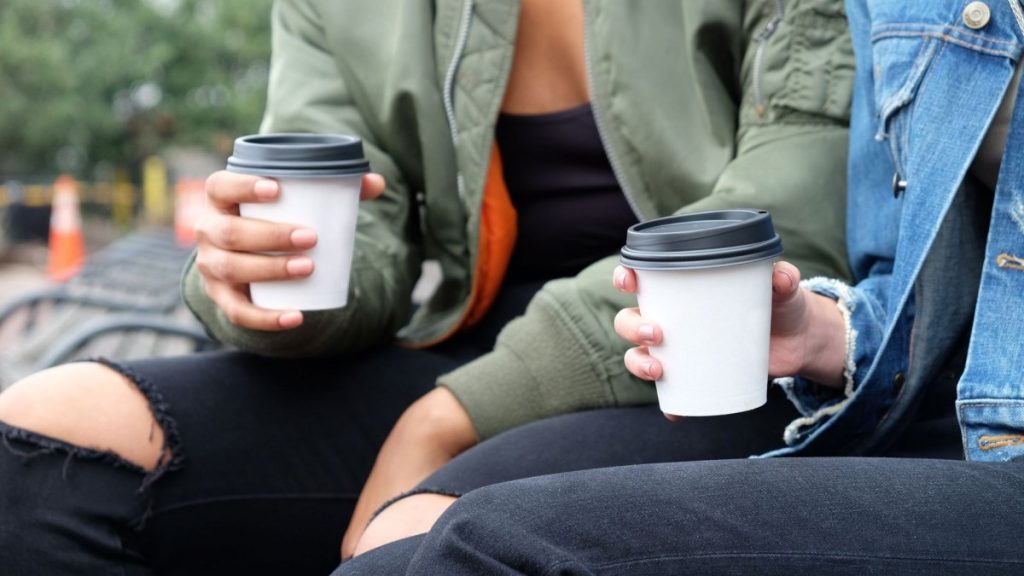 Καλύτερα να τον αποφεύγετε: Ο καφές «στο χέρι» μπορεί να περιέχει τρισεκατομμύρια μικροσωματίδια πλαστικού!