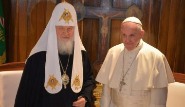 Ο Πάπας αποκάλεσε τον Κύριλλο «παπαδοπαίδι του Πούτιν»!