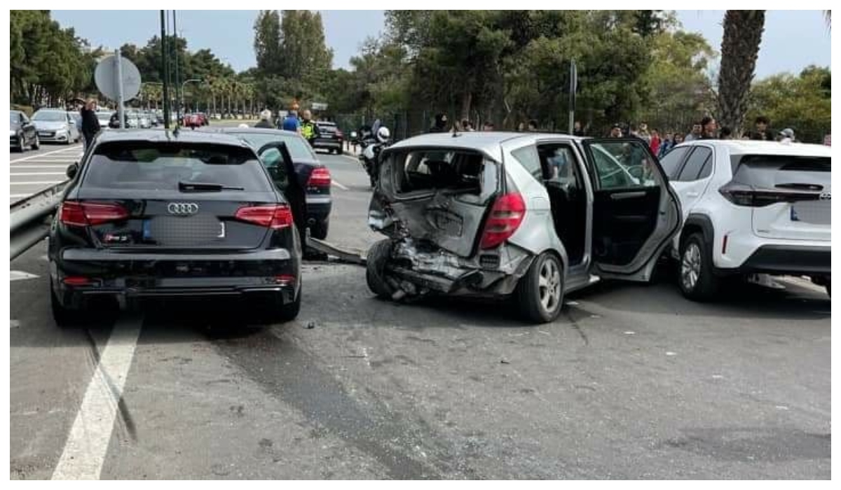 Βουλιαγμένη – Οδηγός που ενεπλάκη στην καραμπόλα: «Με δυσκολία στέκομαι στα πόδια μου – Σωθήκαμε από θαύμα»