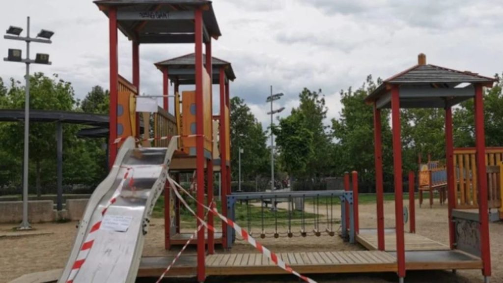 Θεσσαλονίκη: ΕΔΕ μετά το ατύχημα της 8χρονης σε τσουλήθρα παιδικής χαράς